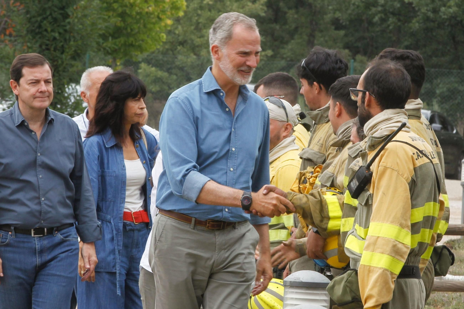 Las fotos de la visita de los Reyes a las zonas afectadas por los incendios en Sanabria y Las Médulas