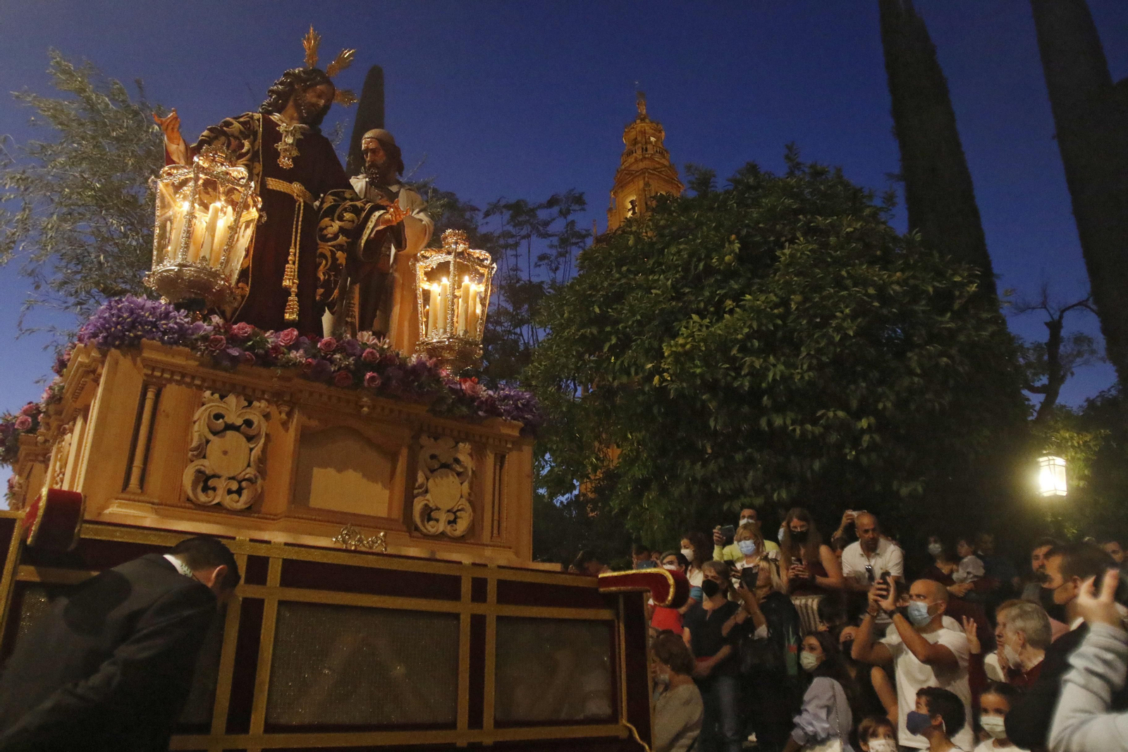 La salida extraordinaria del Señor de la Salud de Córdoba, en imágenes