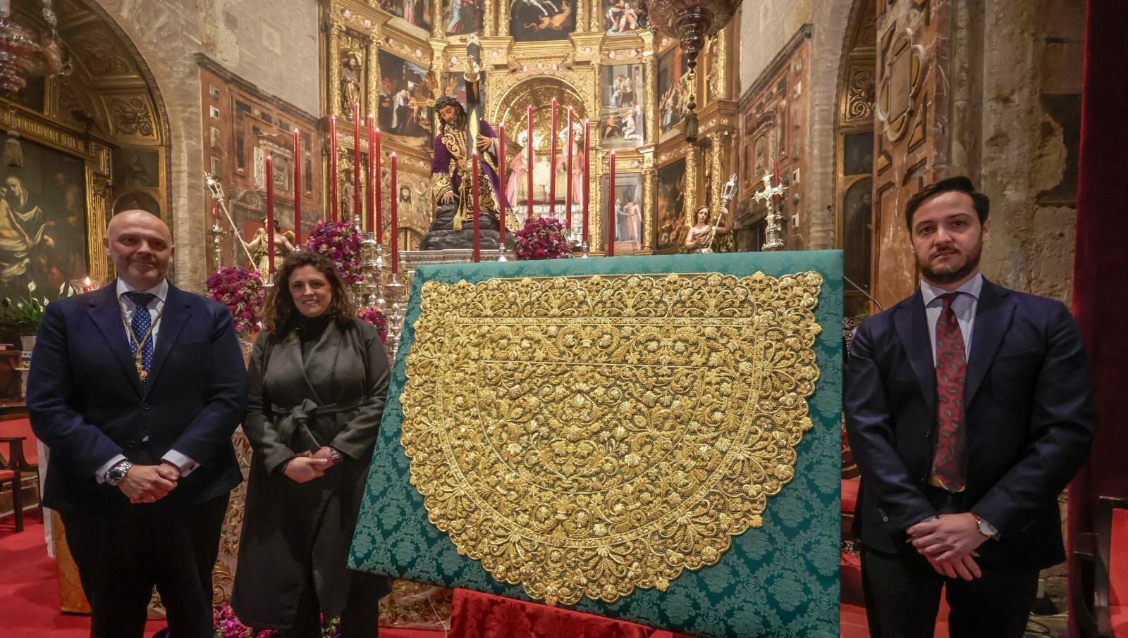 La toca en el momento de su bendición