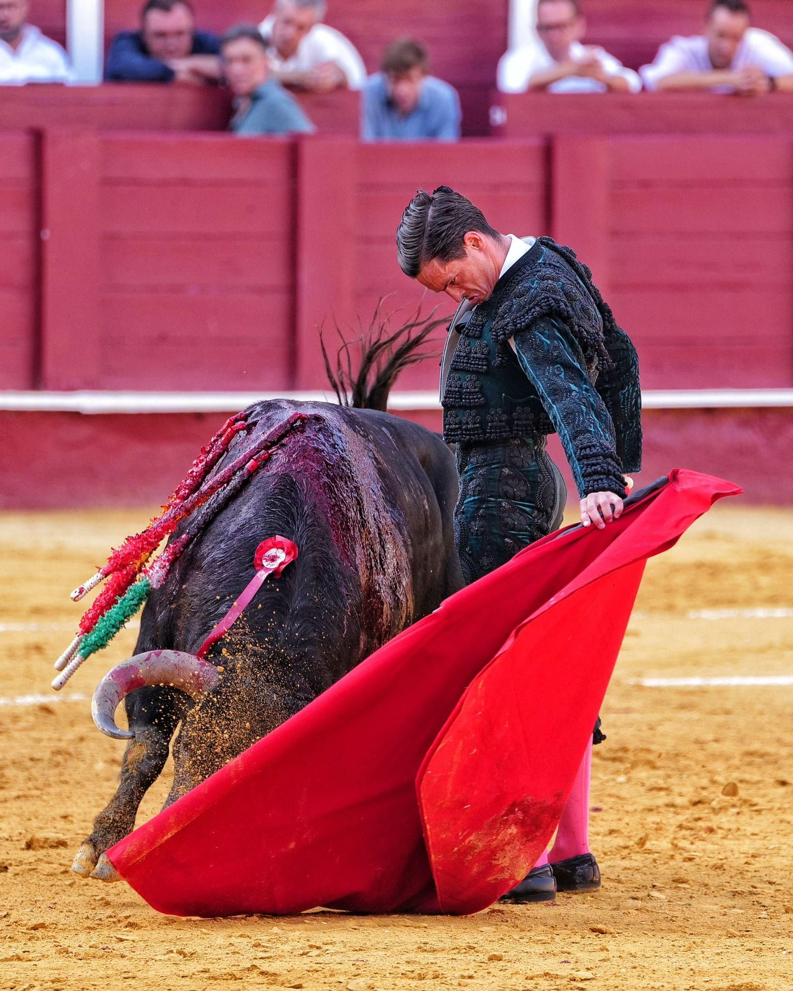 David Galván reaparece en Málaga sin suerte con la espada
