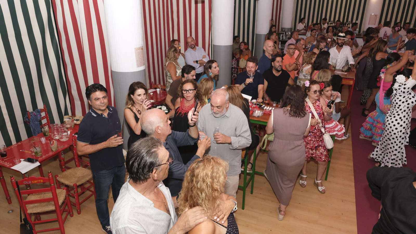 Los almerienses disfrutan del lunes en la Feria del Mediodía