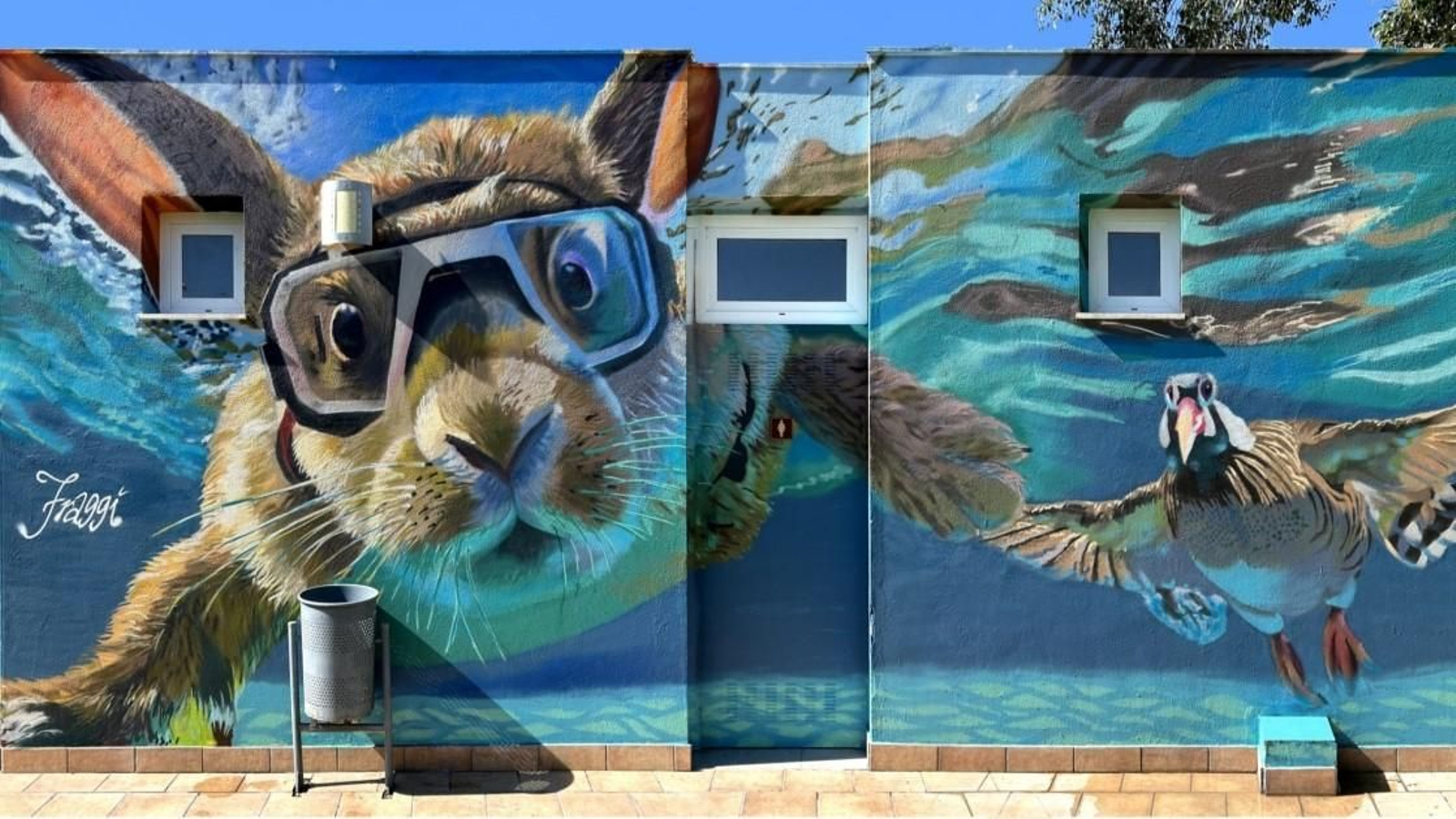 Mural de Fraggi, en la Piscina Municipal de Gobernador (Granada). Mural de Fraggi, en la Piscina Municipal de Gobernador (Granada).