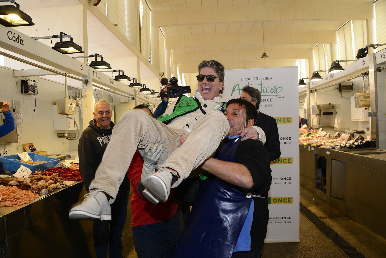 El paseo triunfal de Lolo el cuponero