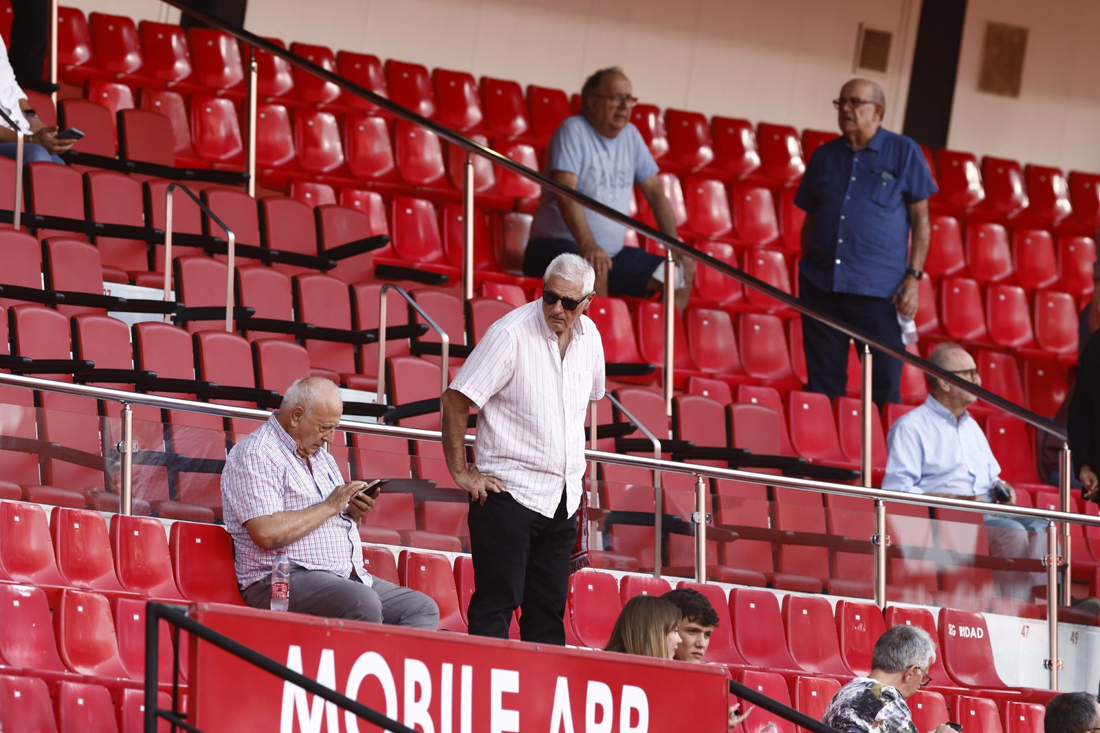 Búscate en las fotos del Sevilla-Valencia