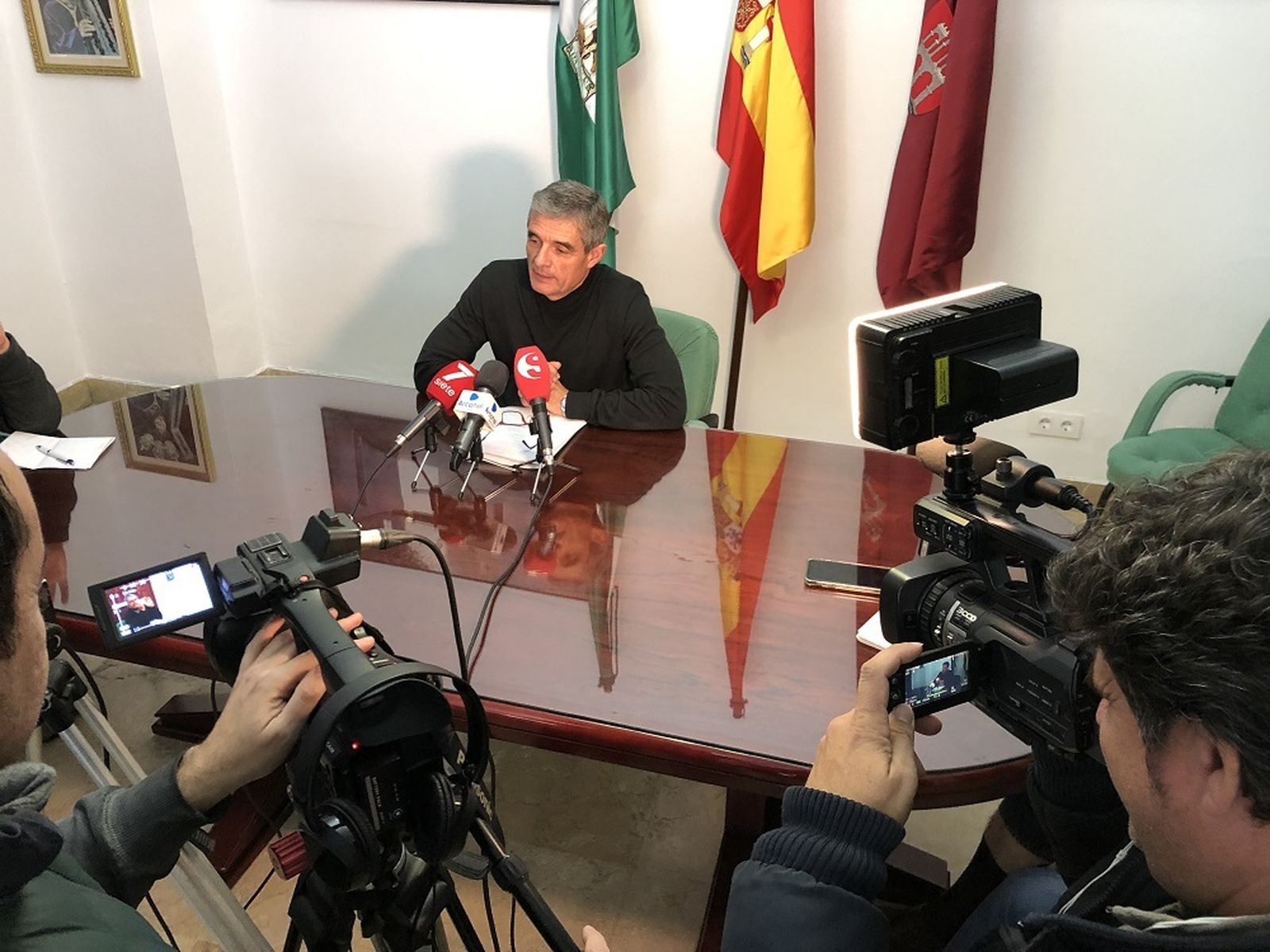 El alcalde de Arcos dando cuenta de los acuerdos de la Junta de Gobierno.