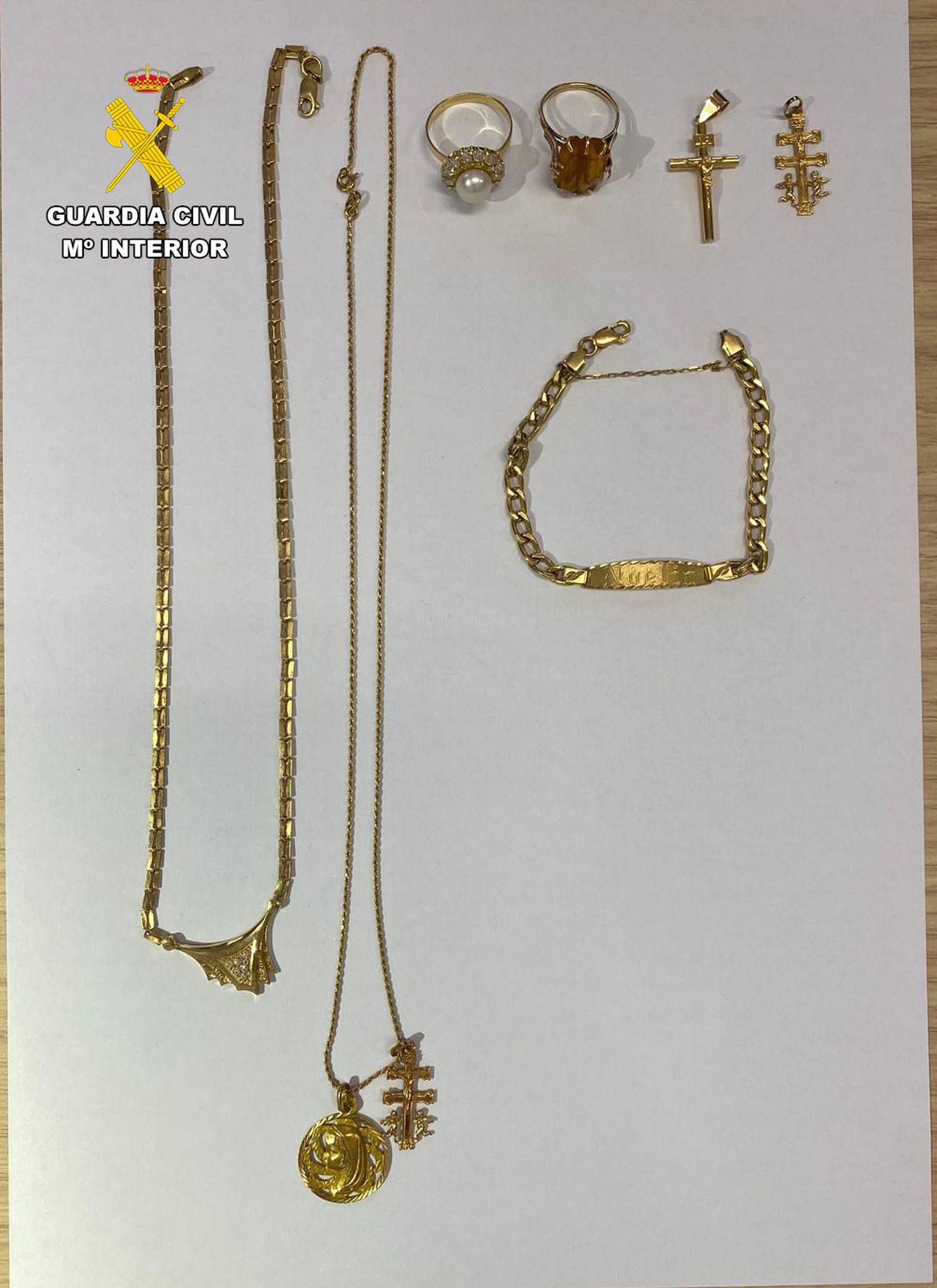 Varias de las joyas recuperadas por la Guardia Civil.