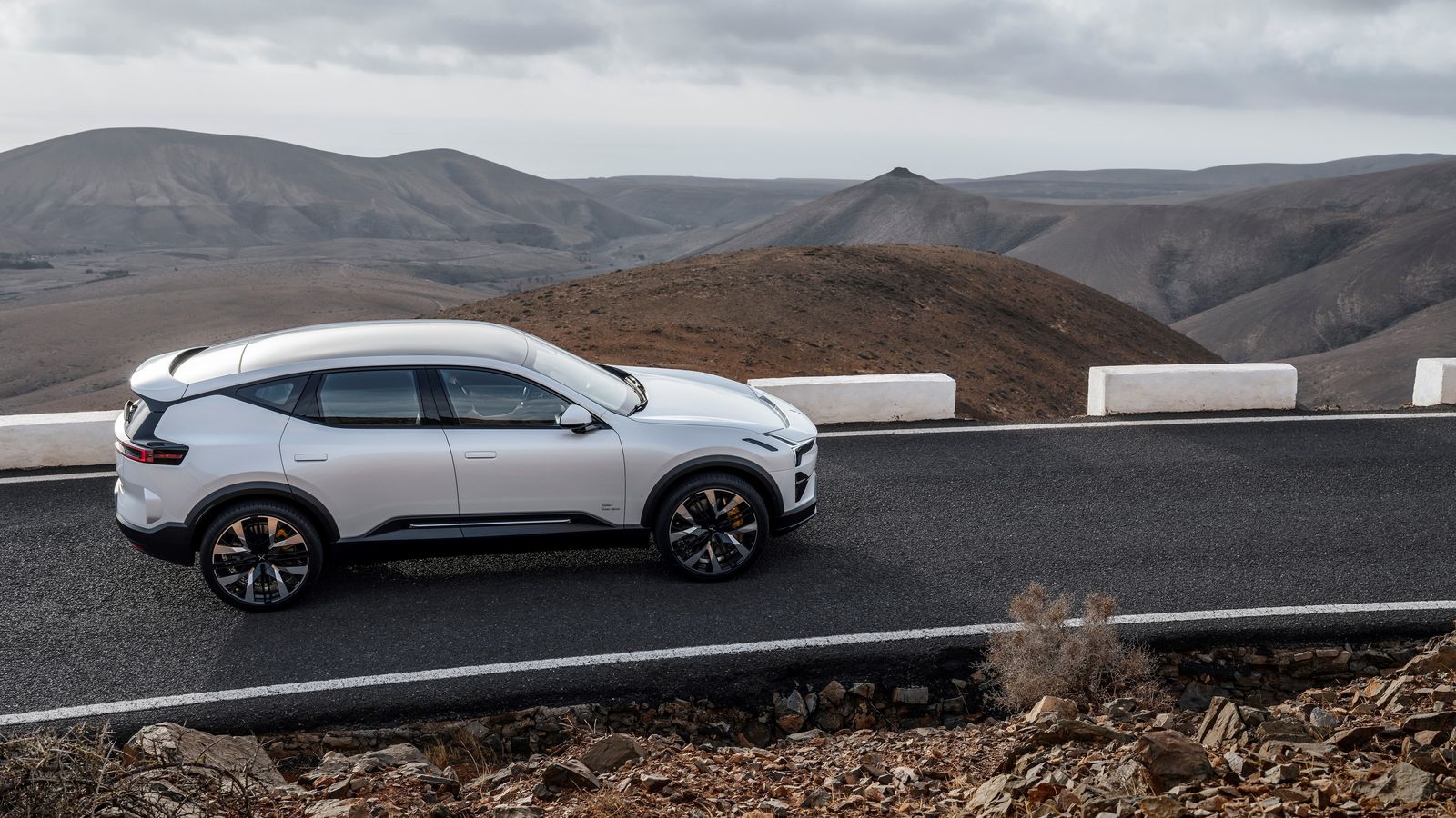 Hasta dentro de un año Polestar no entregará a sus compradores las primeras unidades. Estarán disponibles con dos niveles de potencia y una misma batería.