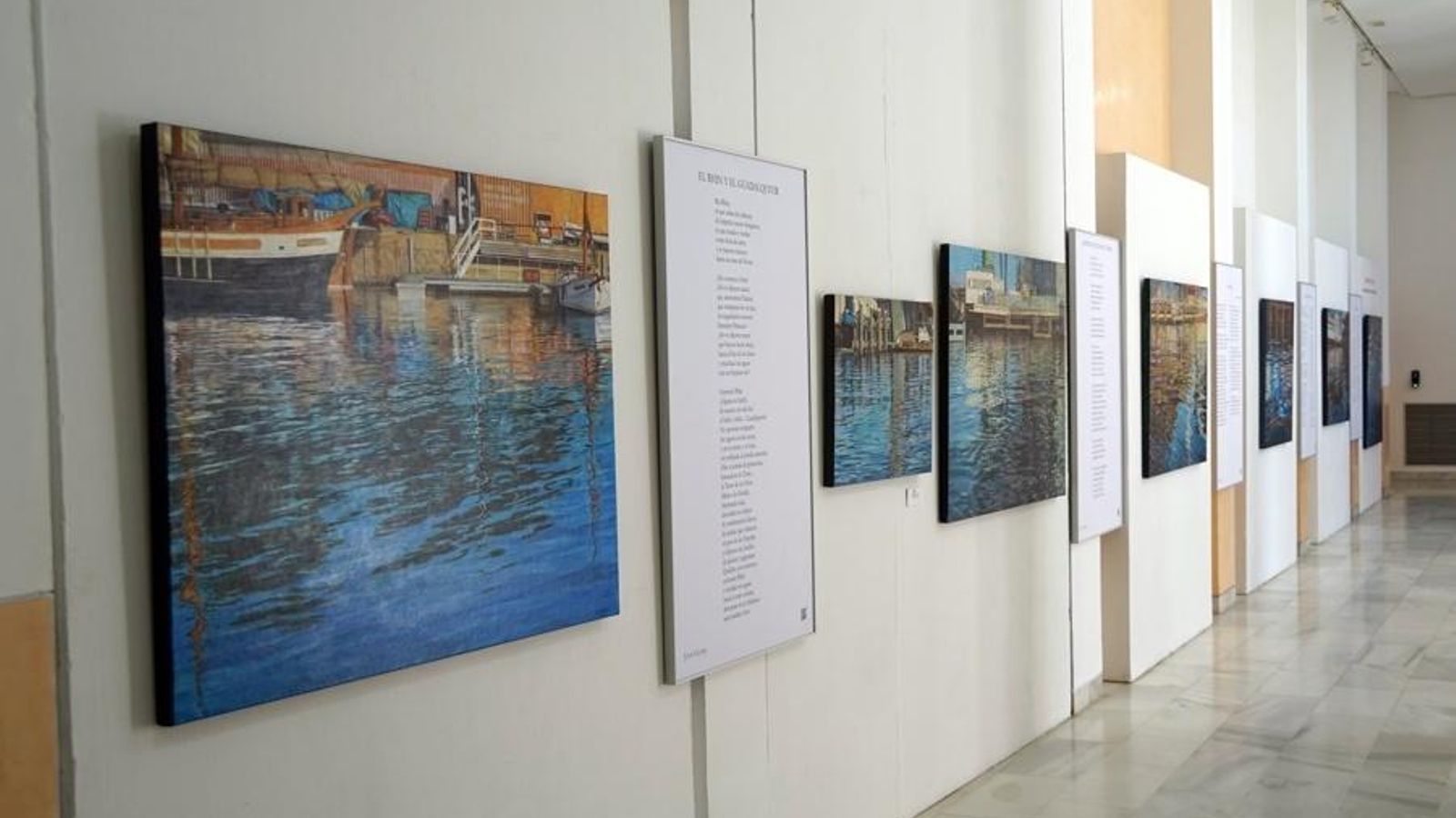 Cuadros en el hall del teatro Felipe Godínez de Moguer.