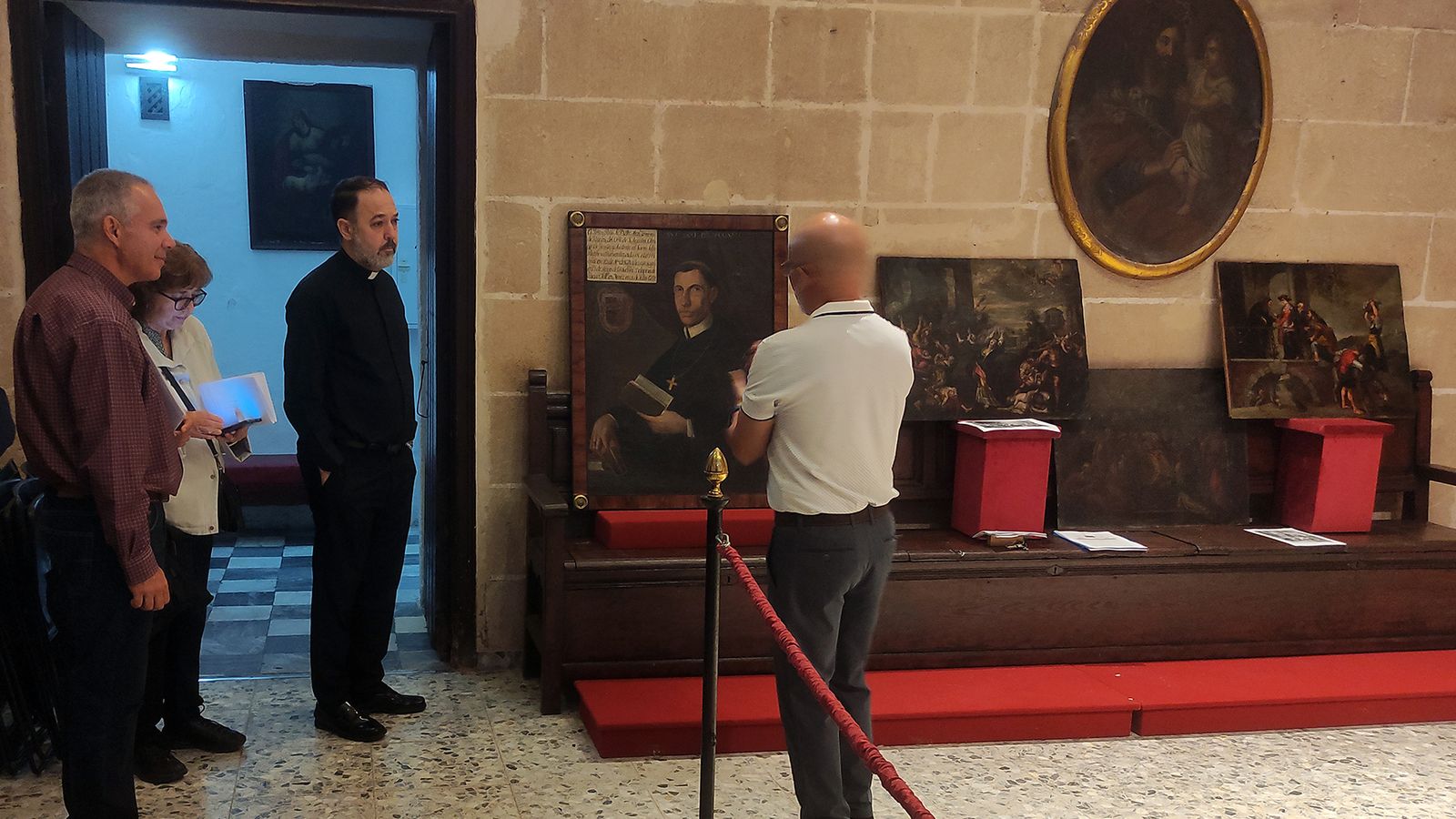 Durante el acto se presentó el proyecto para restaurar también otras pinturas.