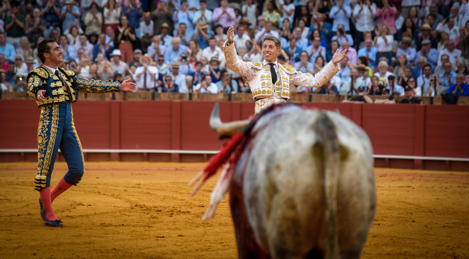 Las imágenes de la corrida de toros de El Fandi, Manuel Escribano y Esaú Fernández