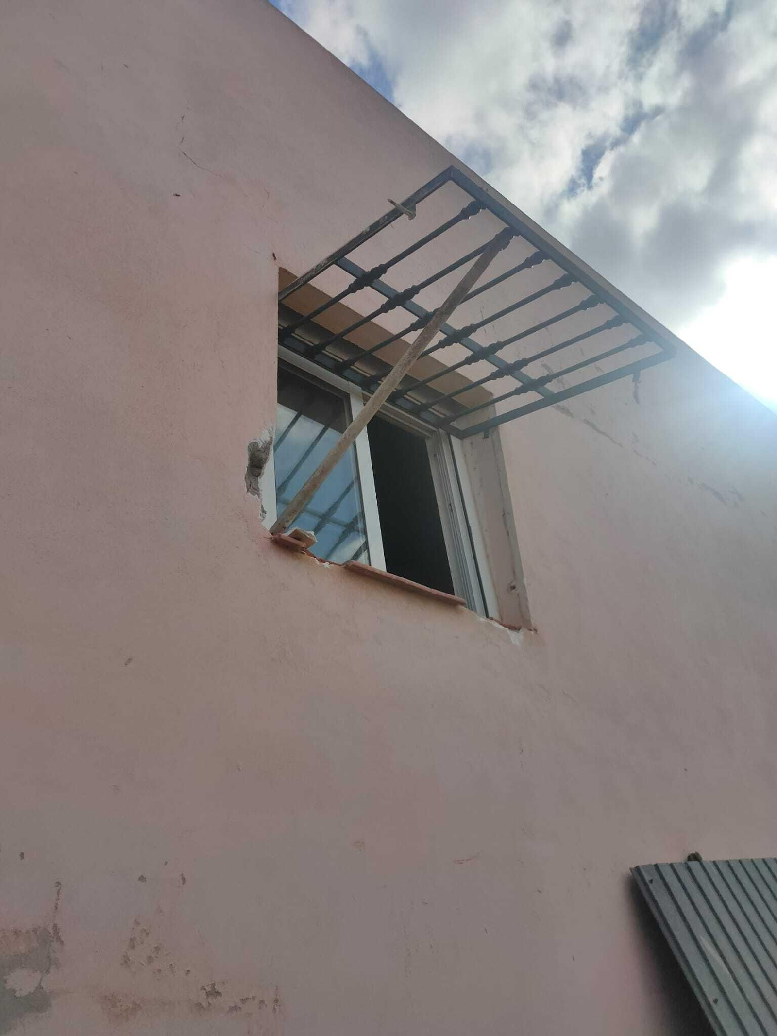 Otra reja manipulada para acceder al cortijo