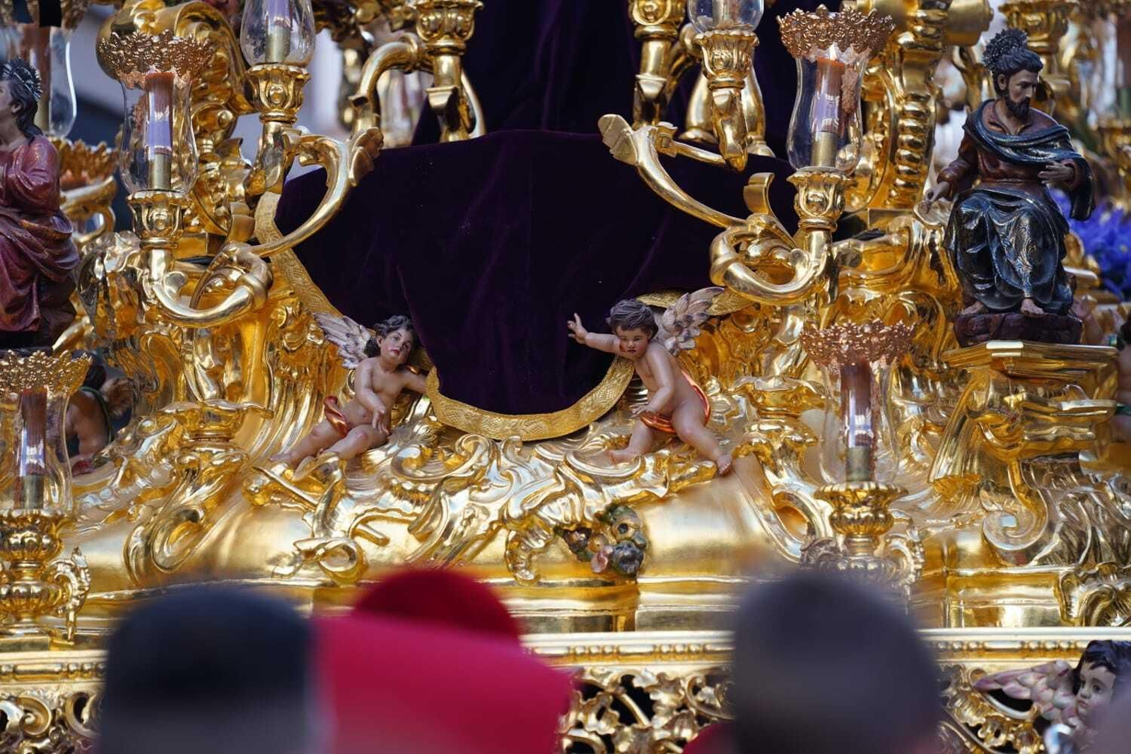 Lunes Santo en Lucena: La procesión de la Cofradía Franciscana de Pasión, en fotografías