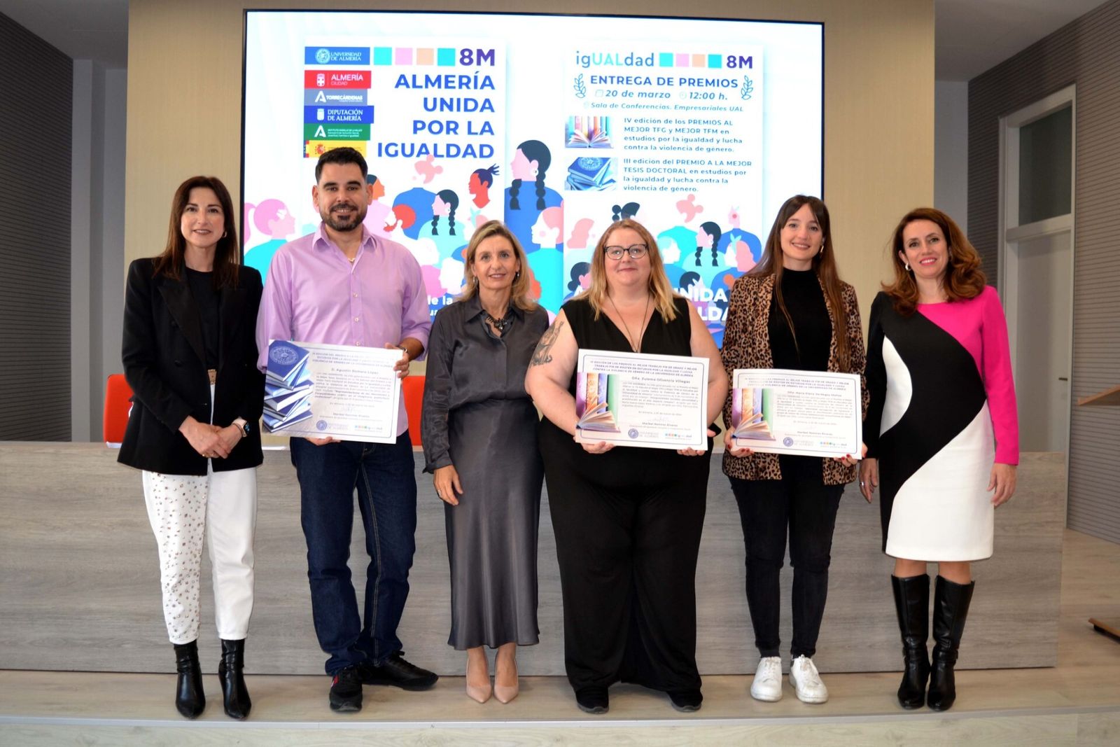 De izquierda de derecha: Ana Lourdes Ramírez, diputada de Igualdad y Familia; Maribel Ramírez, vicerrectora de Igualdad, Inclusión y Compromiso Social, e Inmaculada López, directora de Igualdad.