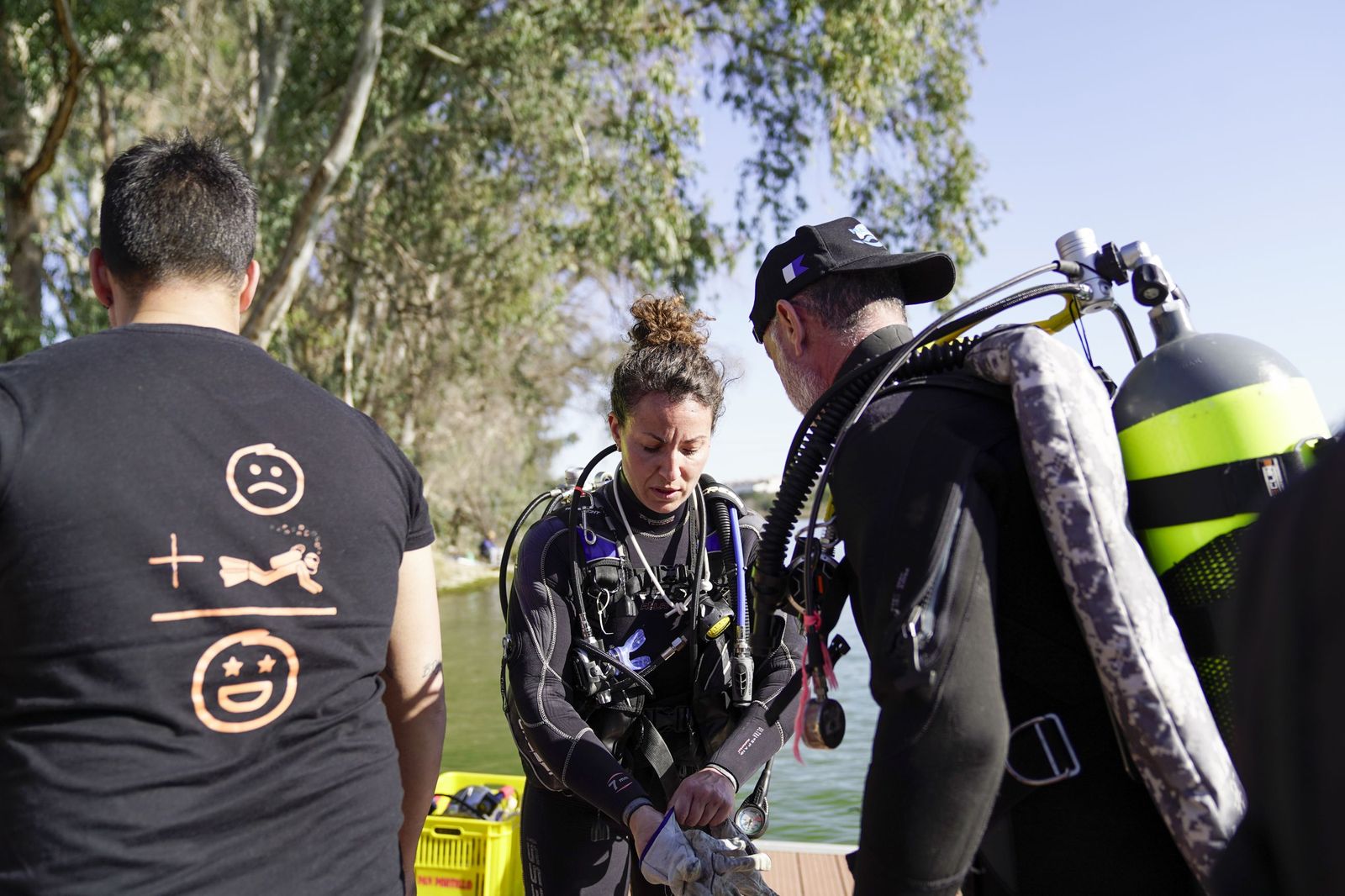 La limpieza solidaria del Guadalquivir en el Centro Náutico del Alamillo, todas las fotos