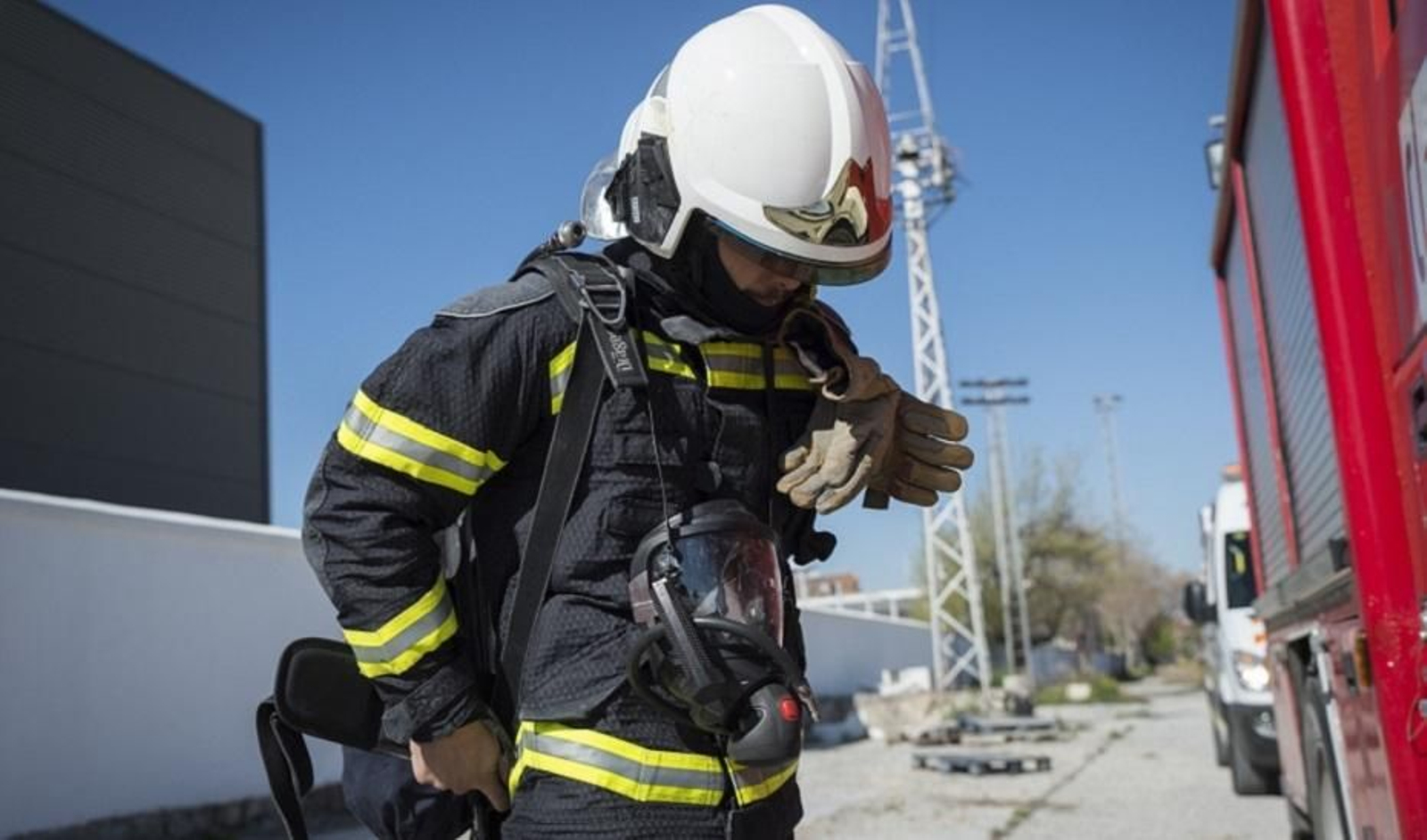 Un bombero en una imagen de archivo. Un bombero en una imagen de archivo.