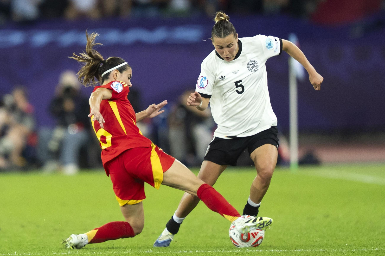Las mejores imágenes de la semifinal Alemania-España de la Eurocopa femenina