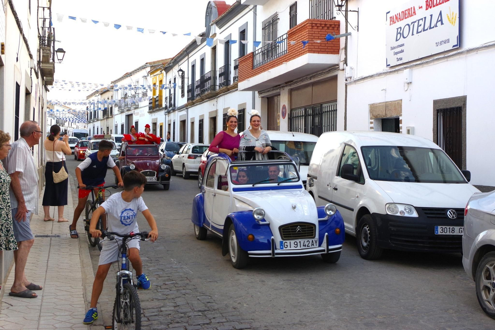 La gran exposición de coches clásicos de Belalcázar, en fotografías