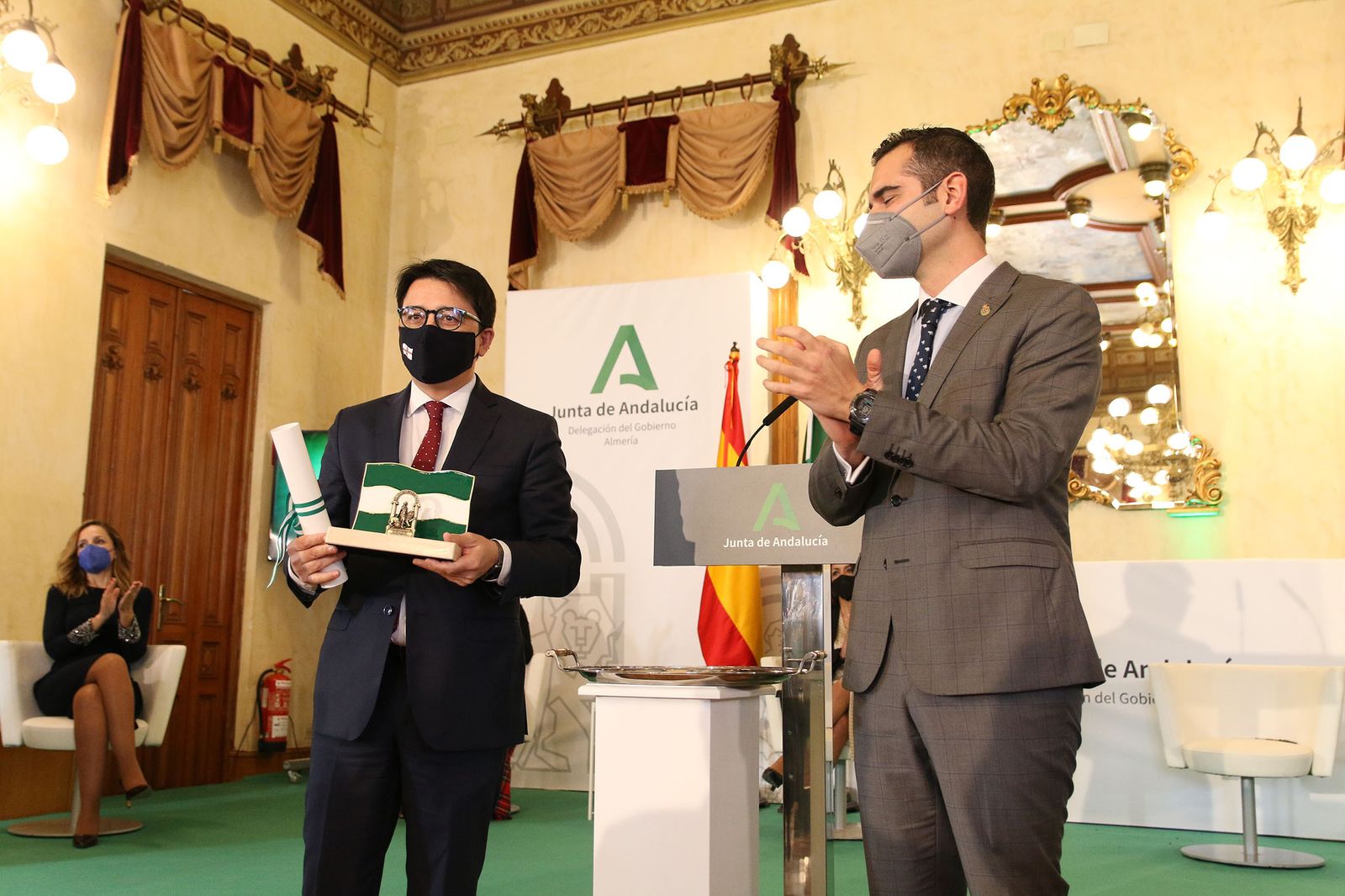 Fotogalería de la entrega de banderas por el Día de Andalucía