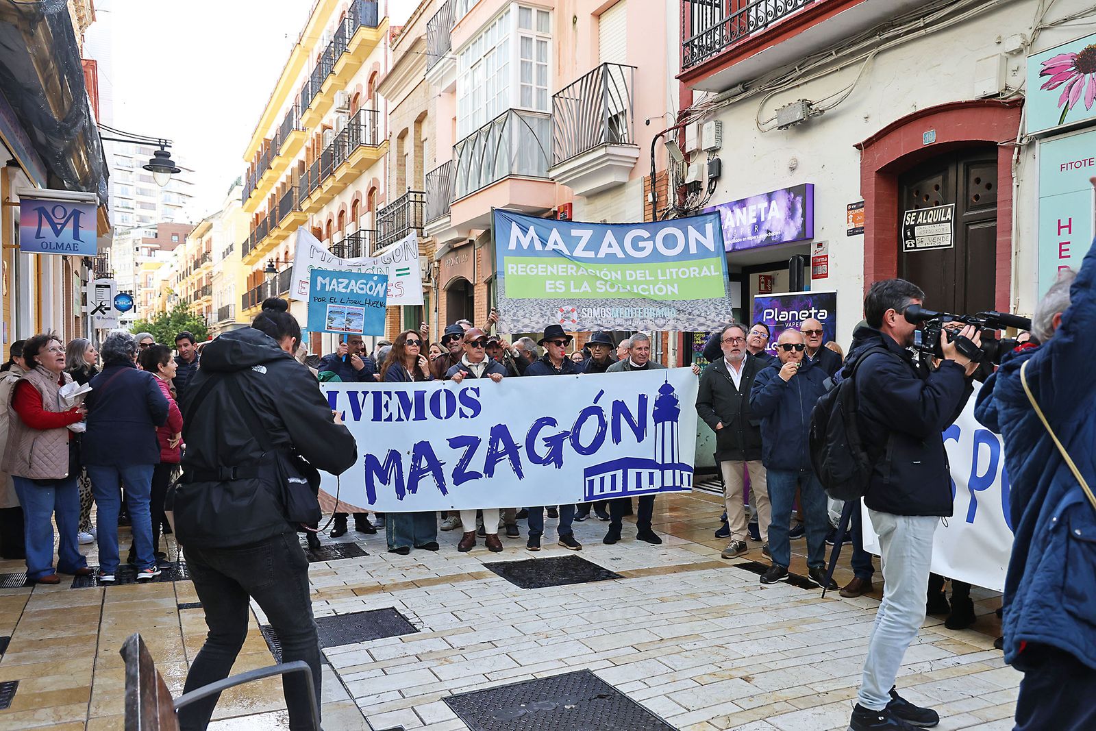 Fotografías de la manifestación en Huelva para exigir la regeneración de las playas