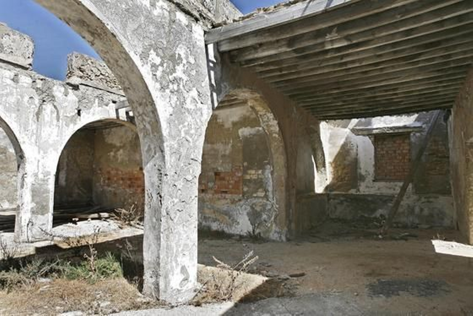 Este es el desolador aspecto que presenta actualmente el molino de mareas del río Arillo.

Foto: Joaquin Pino