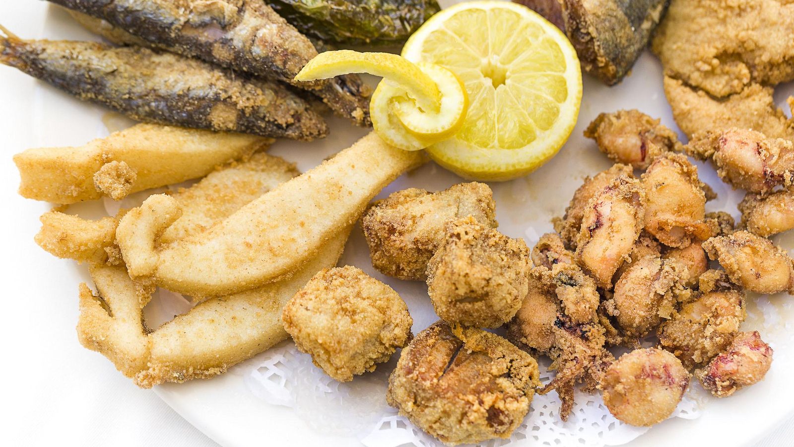 Un completa fritura malagueña.