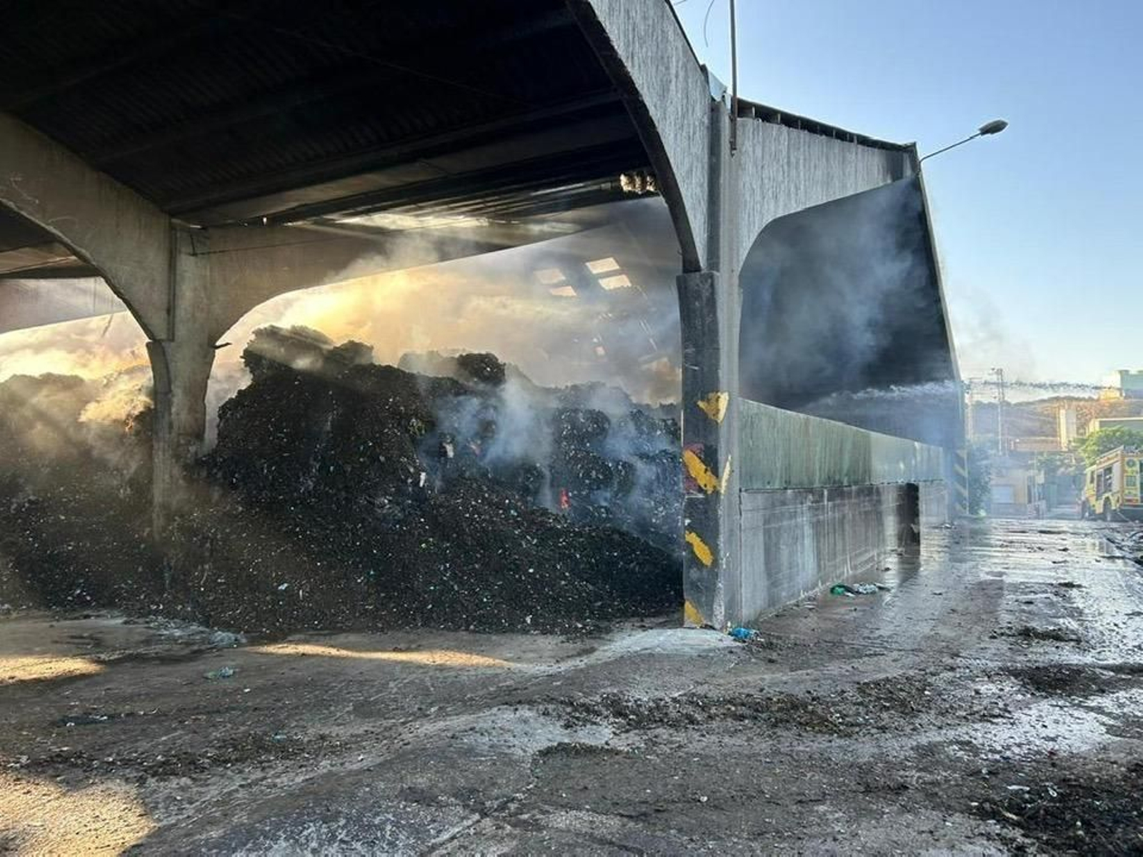 Incendio de residuos en el basurero Sur de Europa en Los Barrios