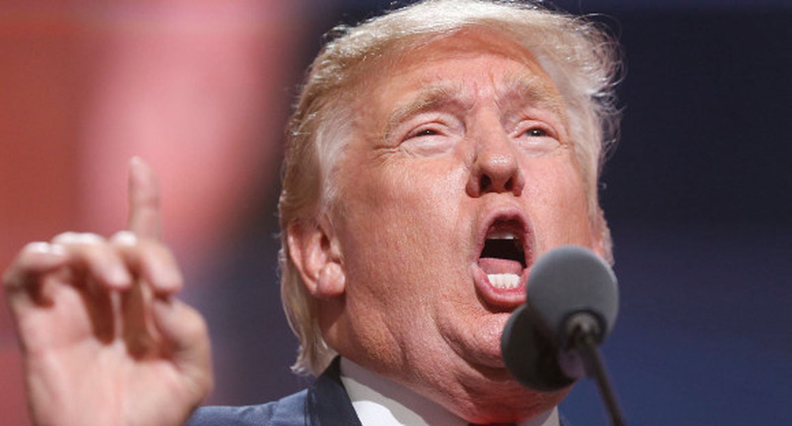 Trump promete "ley y orden para restaurar la grandeza perdida por EEUU"