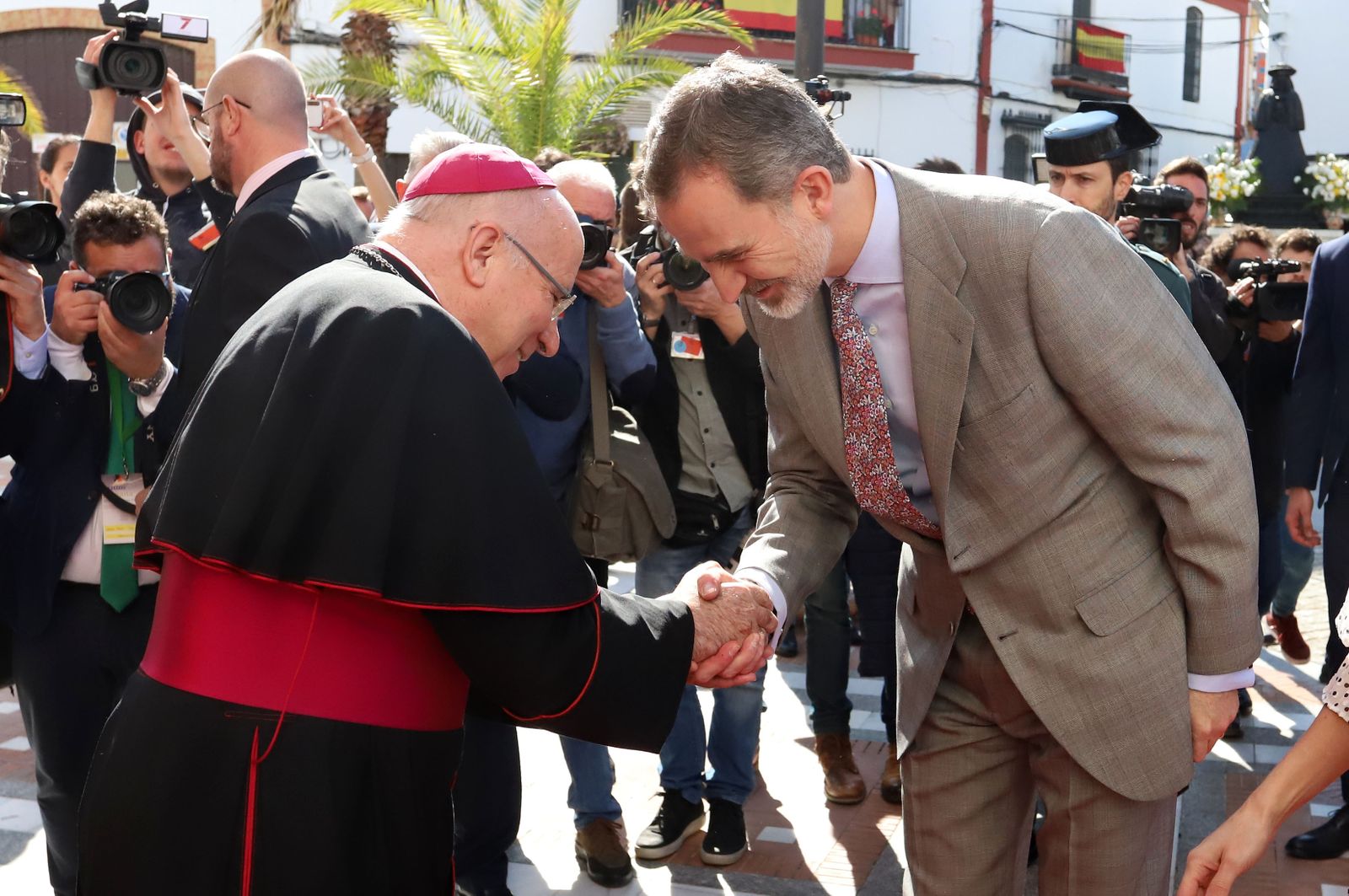 Imágenes de Don Felipe y Doña Letizia en su visita a la Virgen del Rocío