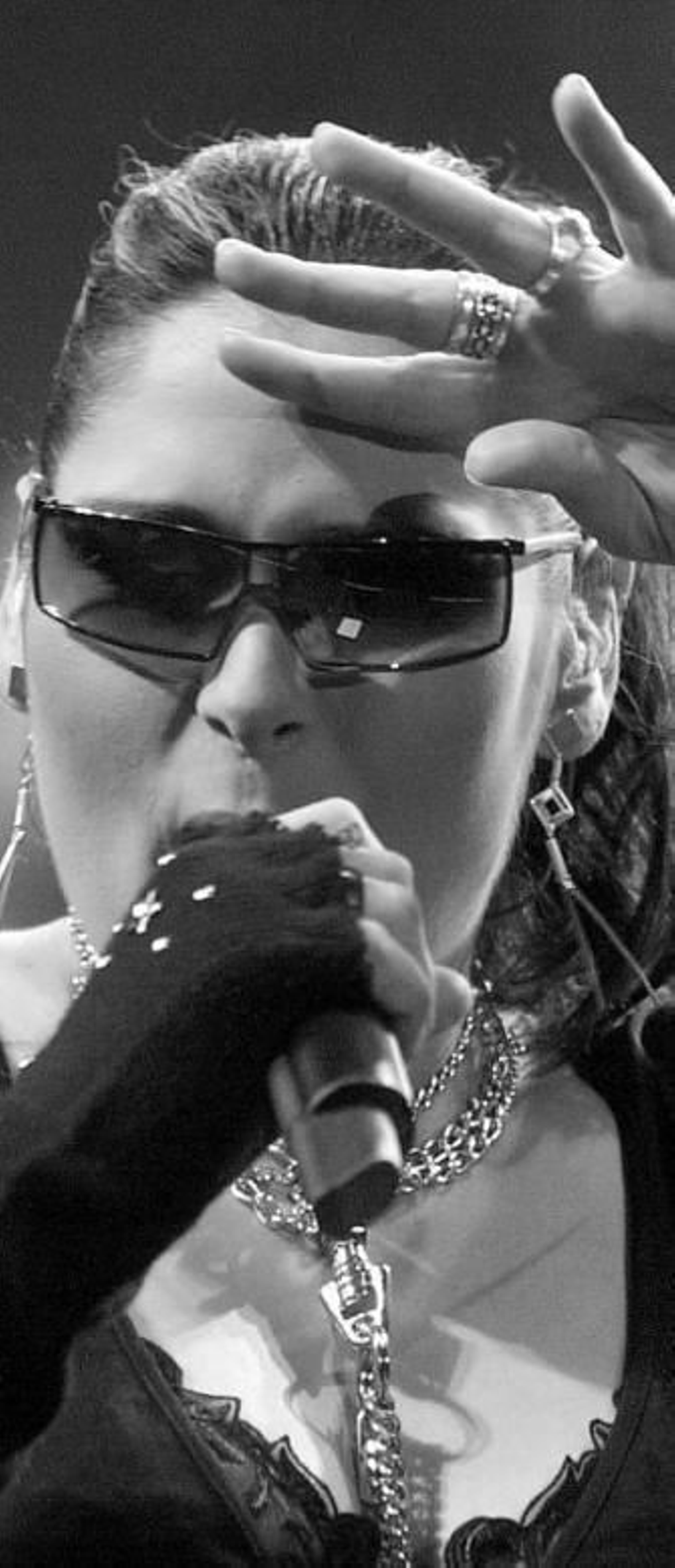 La cantante granadina Rosa López, en plena acción. La cantante granadina Rosa López, en plena acción.