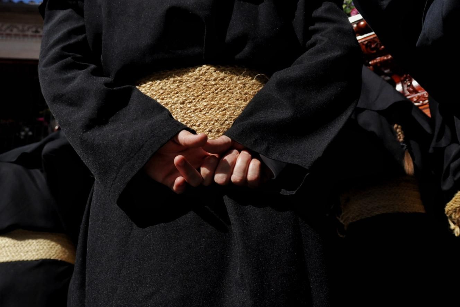 Santa Cruz en el Jueves Santo de Málaga, en imágenes