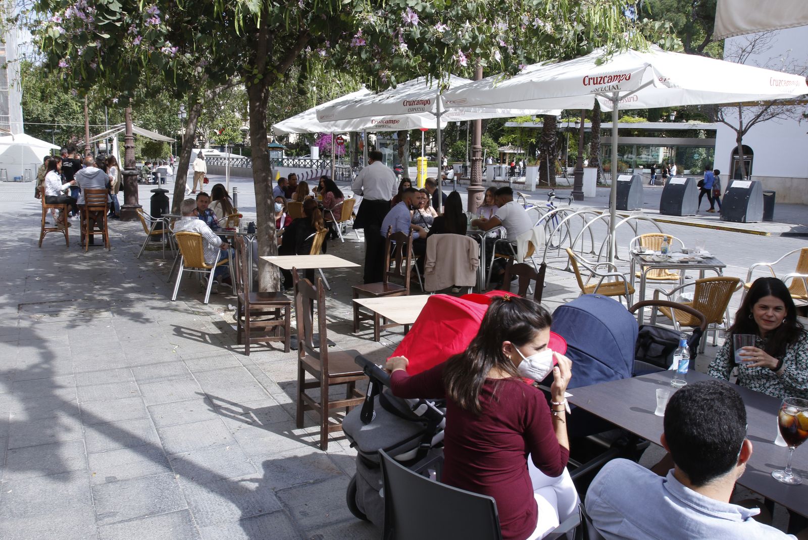 Ambiente en un día festivo en Sevilla