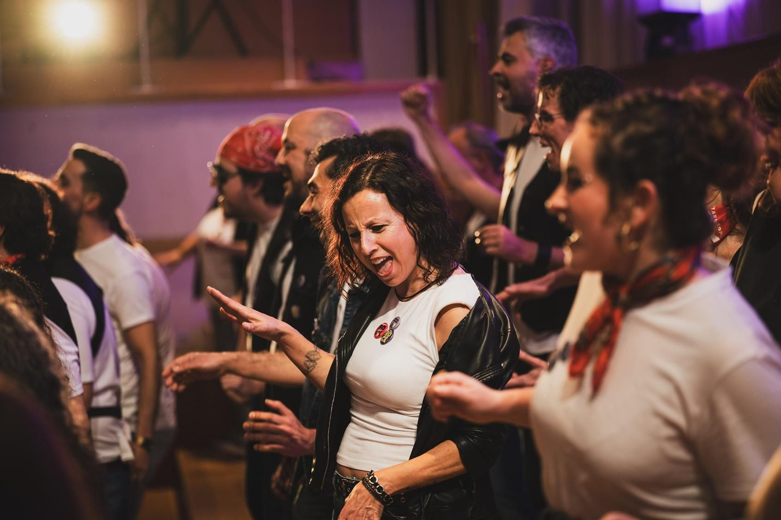 Casi un centenar de cantantes, junto a la banda de rock y artistas invitados llenarán de música la Plaza de Santa María.