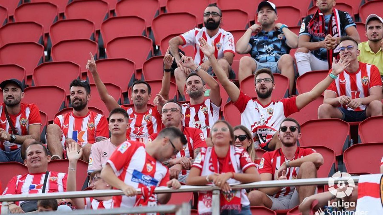 Aficionados indálicos en las gradas del Visit Mallorca Estadi