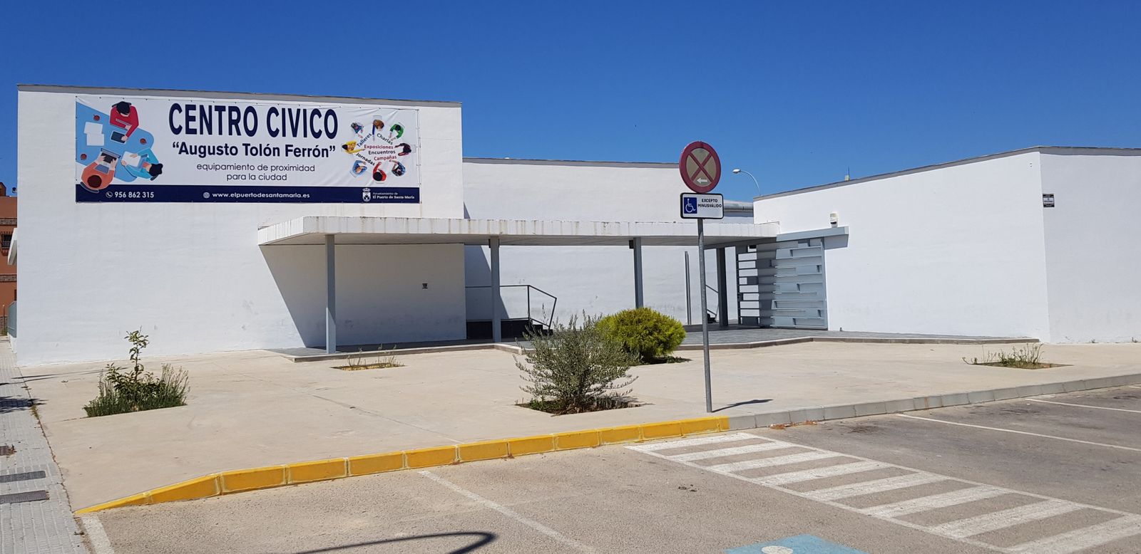 El centro cívico situado en la calle Caja de Aguas de El Puerto.
