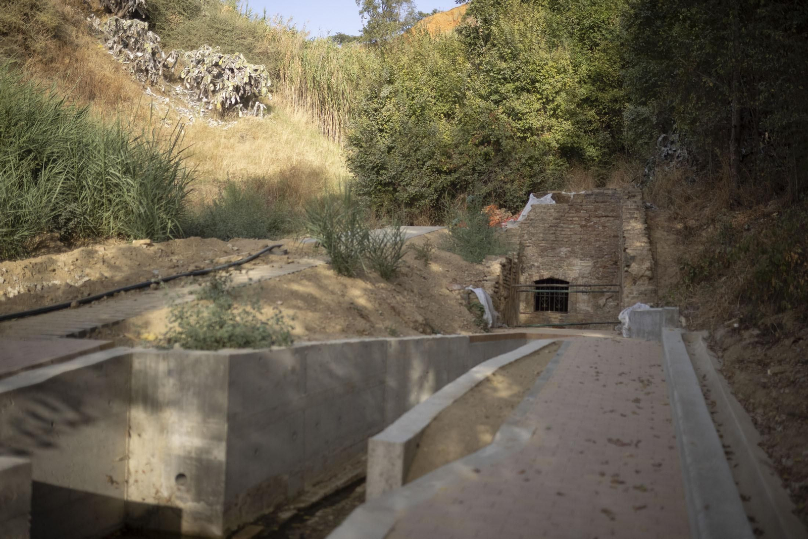 Obras de remodelación en el entorno de la Fuente Vieja.