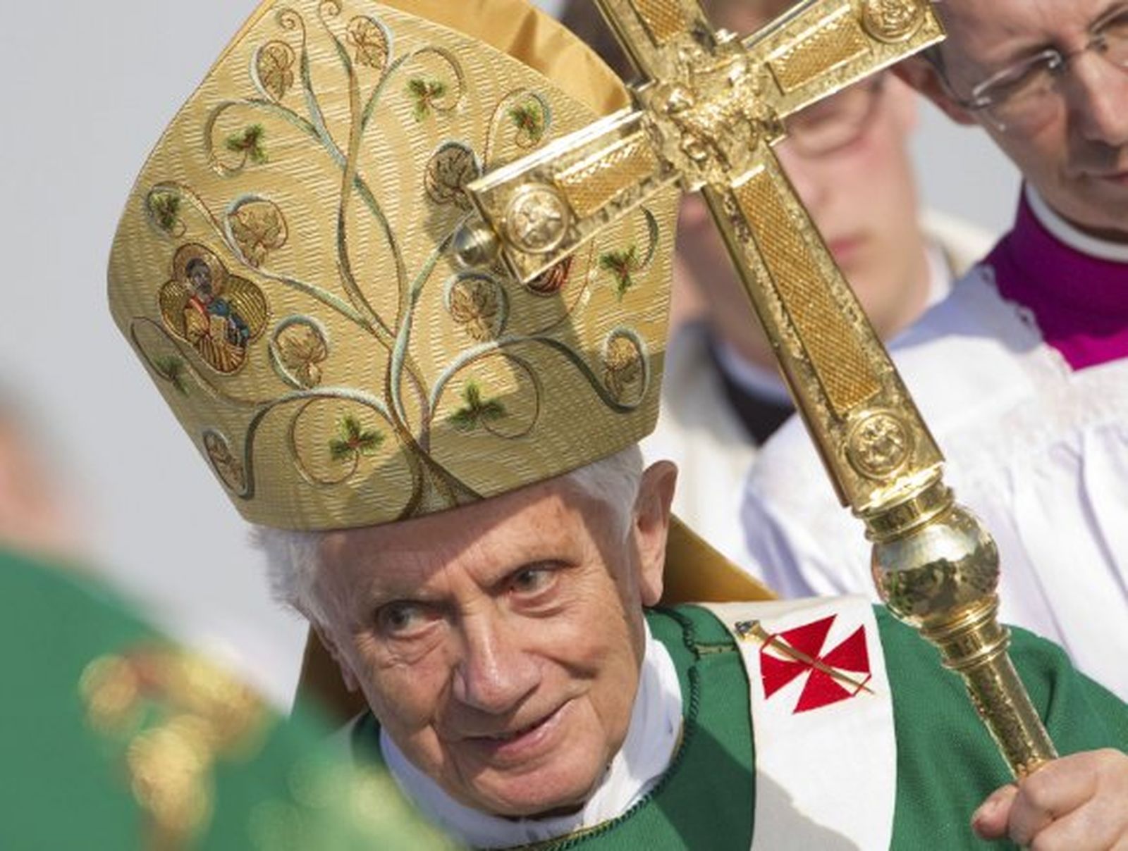 El Papa pide a la Iglesia que se "despoje de su riqueza y el poder político"