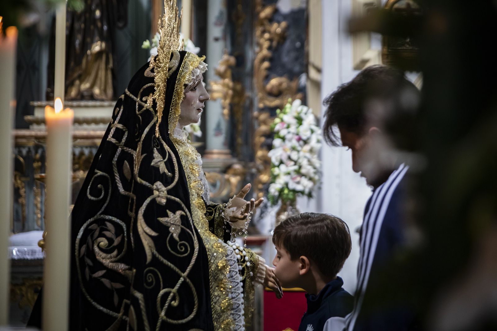 Las imágenes de los besapiés y besamanos del tercer Domingo de Cuaresma en Jerez: veneraciones del centro a los barrios