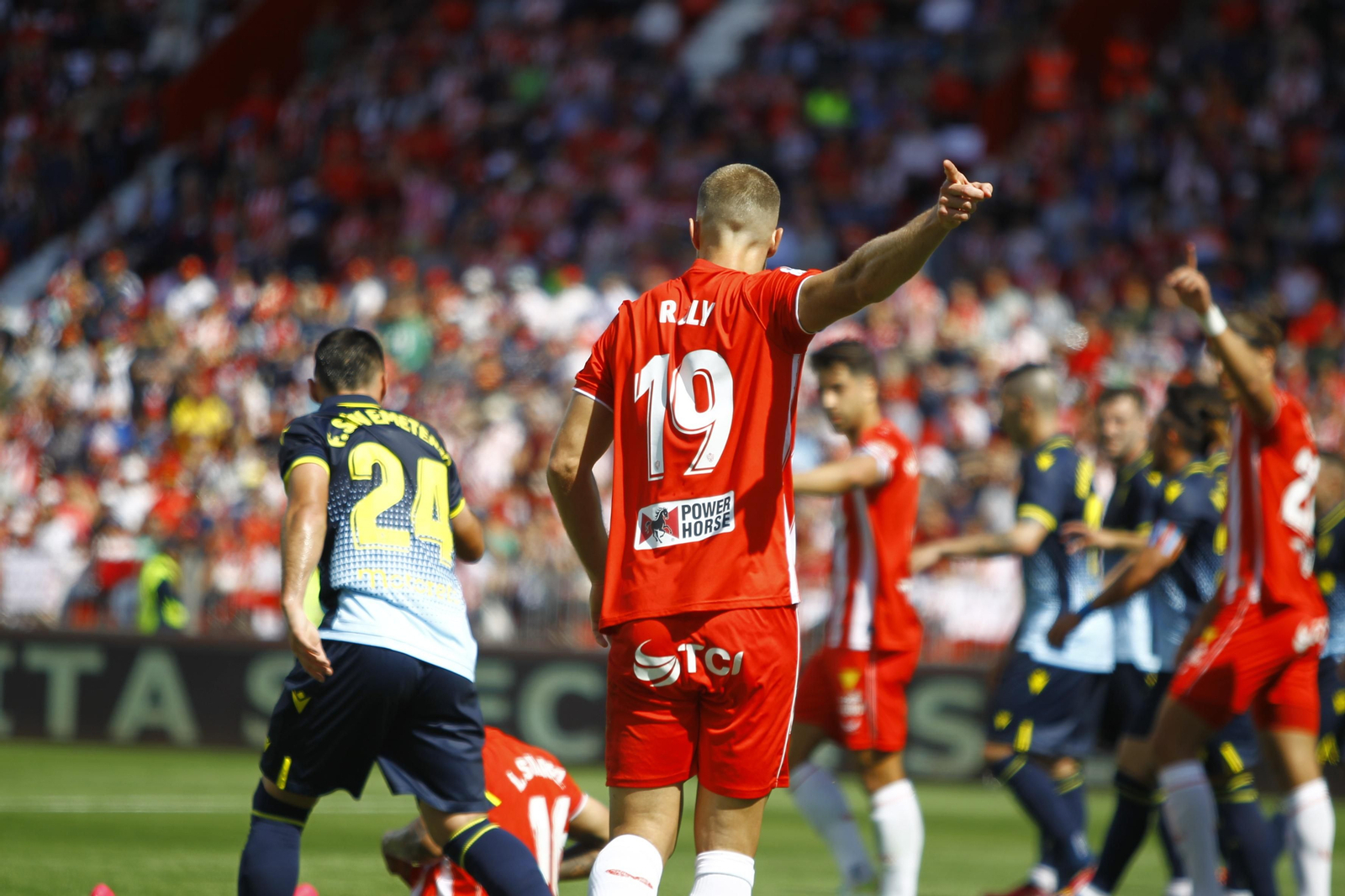 Imágenes del partido de la Liga Santander U.D. Almería-Cádiz C.F.