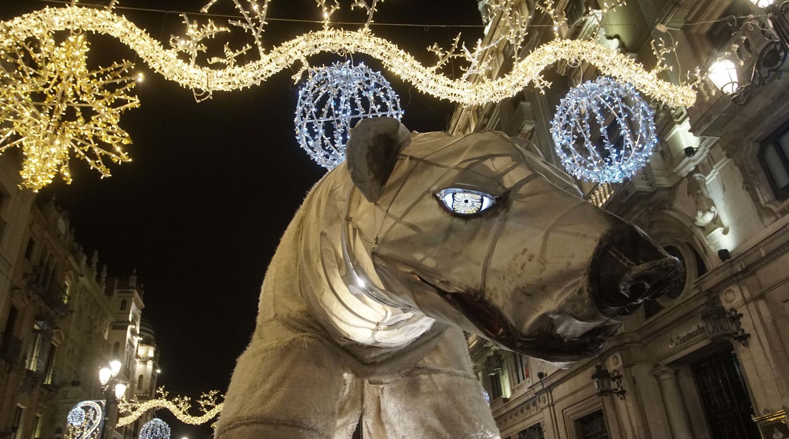 Los osos polares gigantes invaden Sevilla