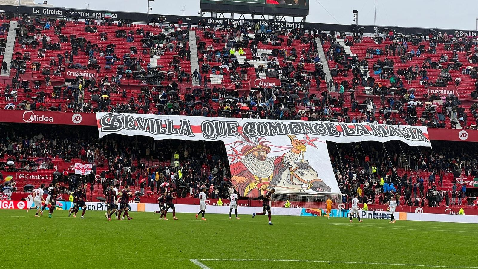 Tifo de Biris Norte en el descanso del Sevilla FC - UD Levante