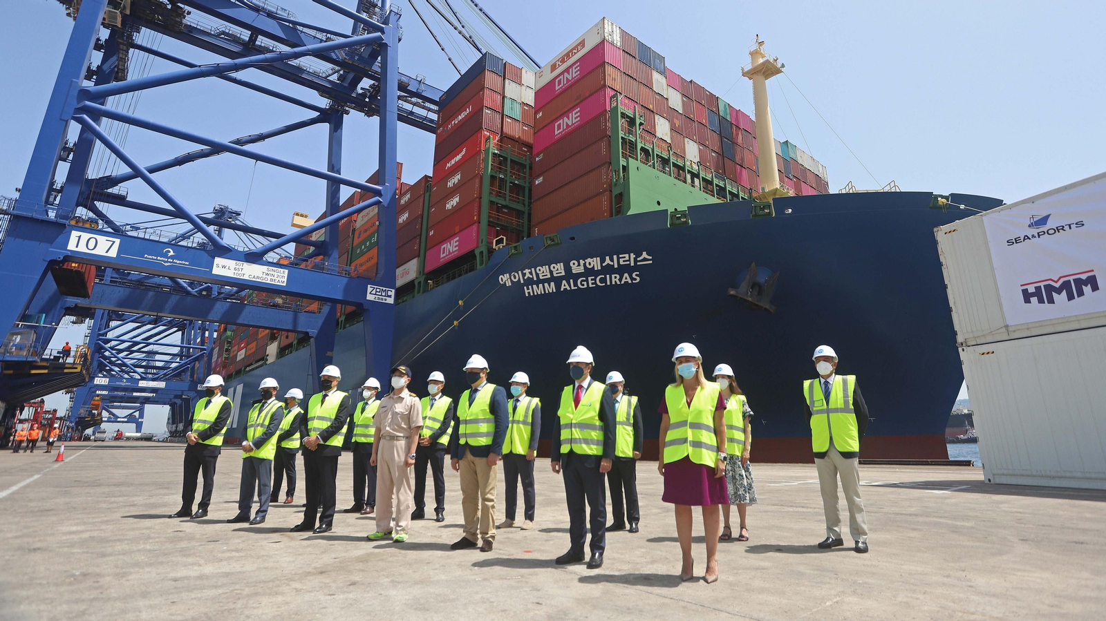 Fotos de la llegada del HMM Algeciras a TTIA