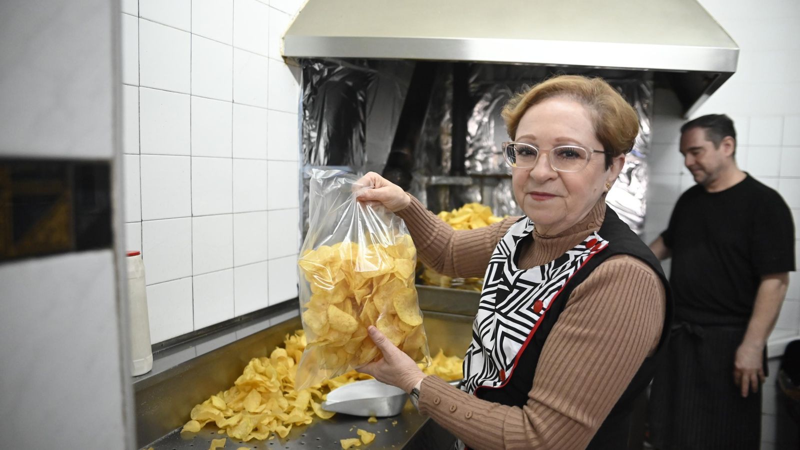 Preparando patatas en Cristo Los Faroles