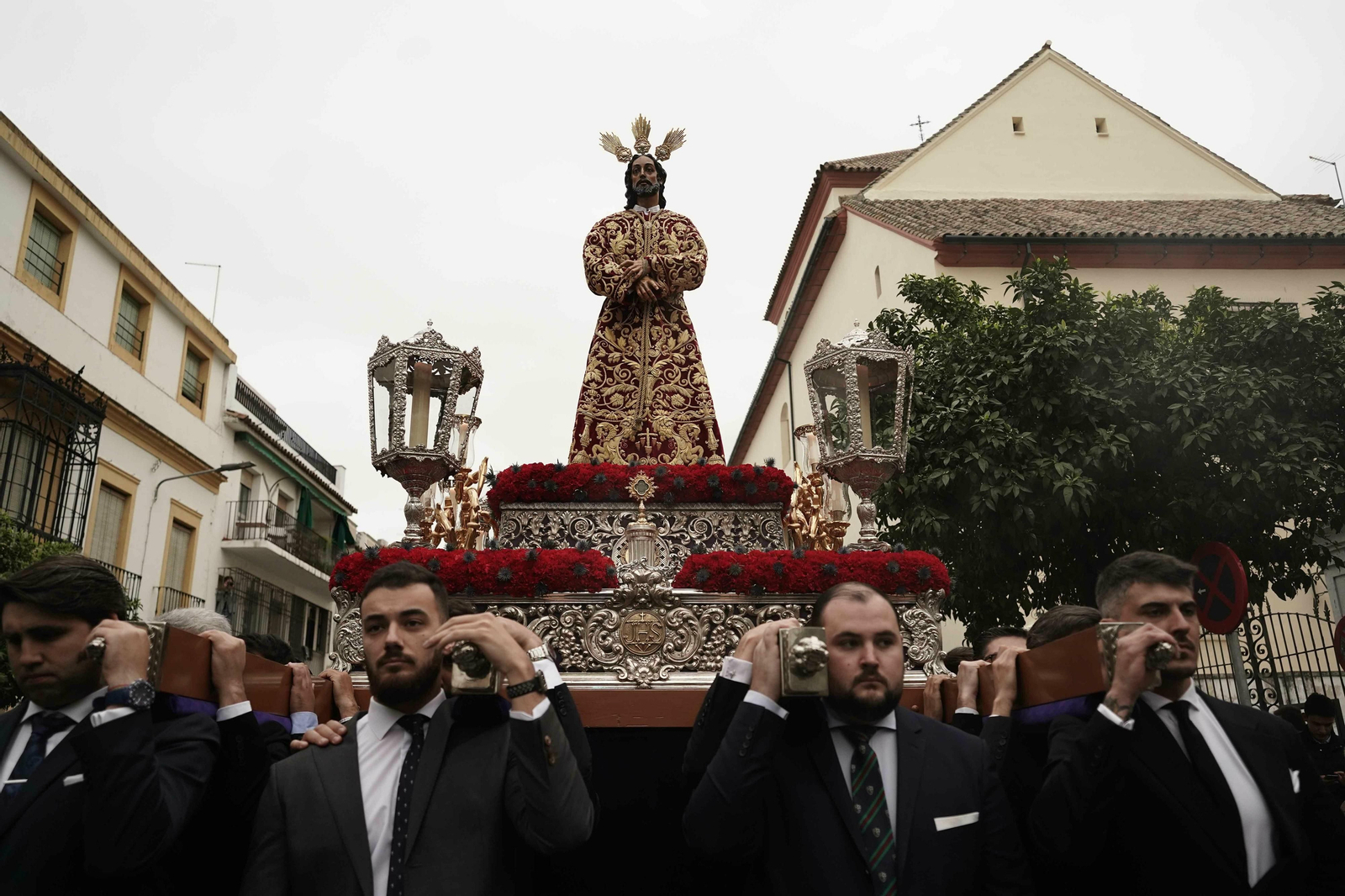 El Vía Crucis de las Cofradías 2020, en fotos