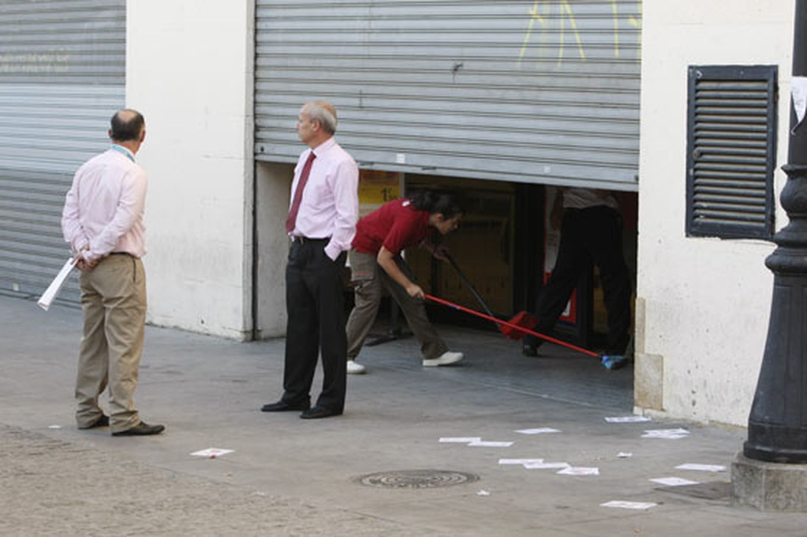 Los piquetes tomaron el centro de la capital desde primera hora de la mañana para impedir la apertura de comercios y empresas

Foto: Jose Braza