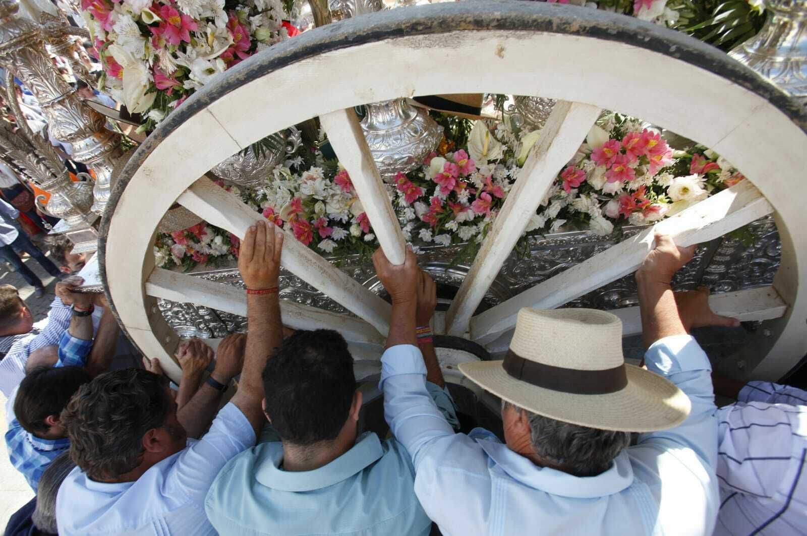 El paso de las hermandades del Rocío por Villamanrique, en imágenes
