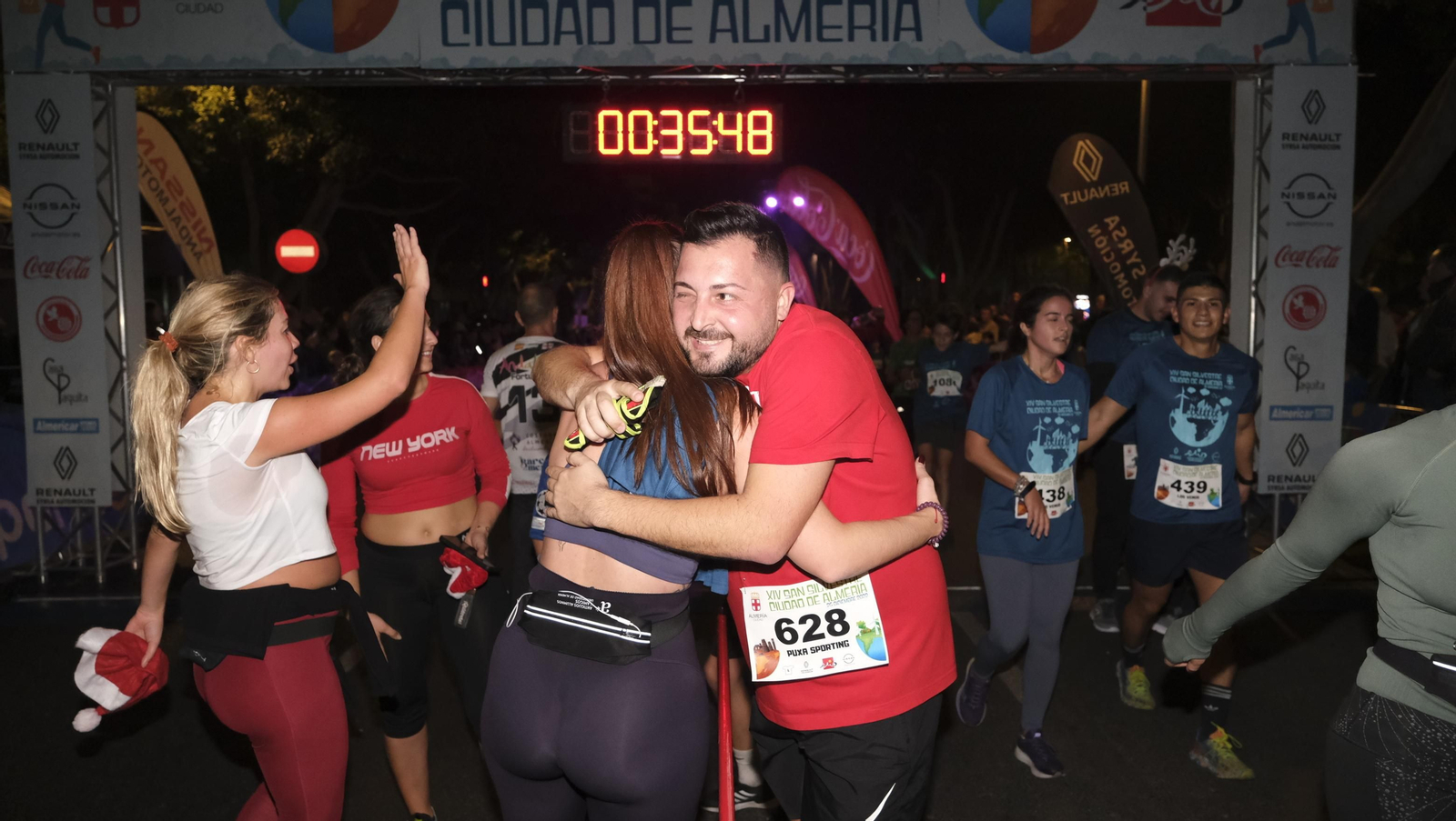 Imágenes de la XIV edición de la San Silvestre de Almería