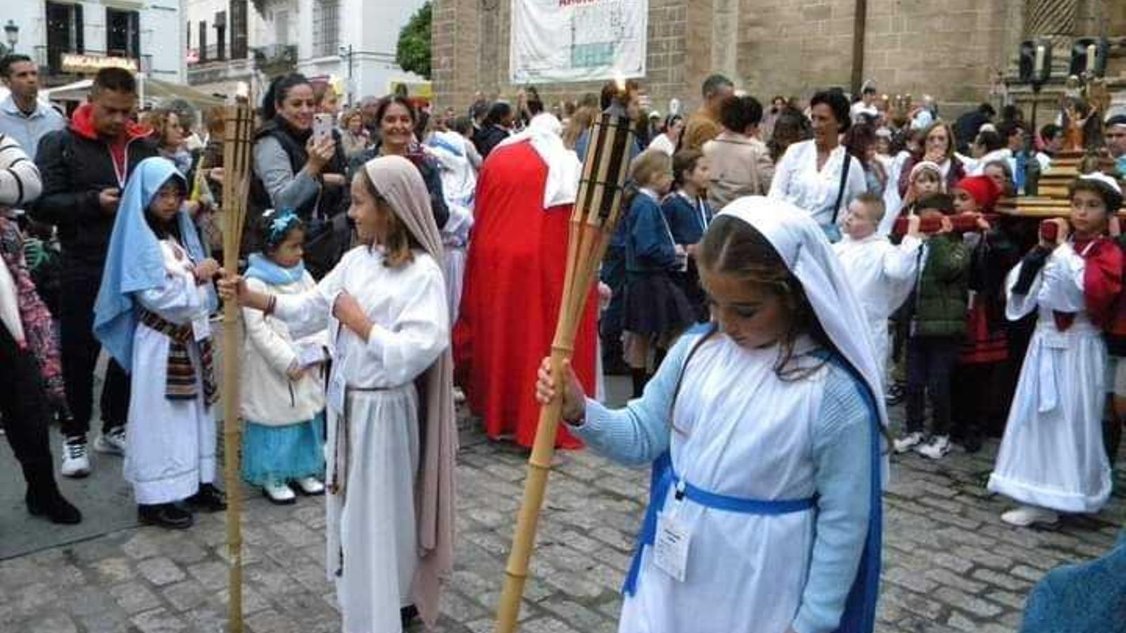 La procesión infantil con la que se abrió el evento.