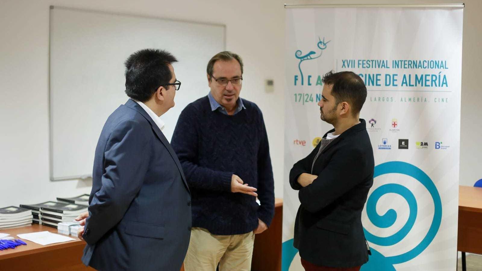 Responsables del Festival de Cine en el Taller de Videoarte.