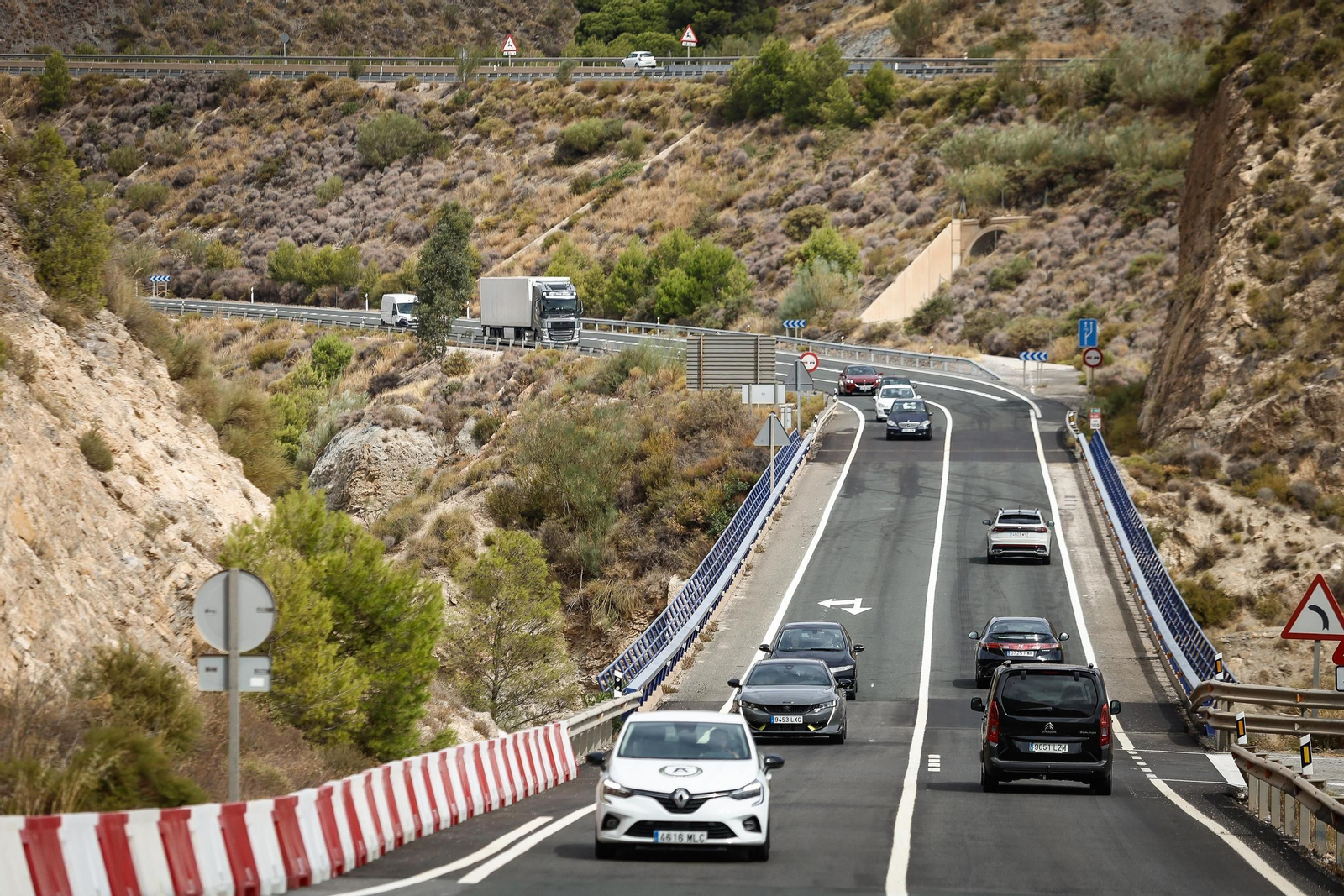 Fotos: así ha ido el primer día de cortes en la autovía A-44 de la Costa de Granada