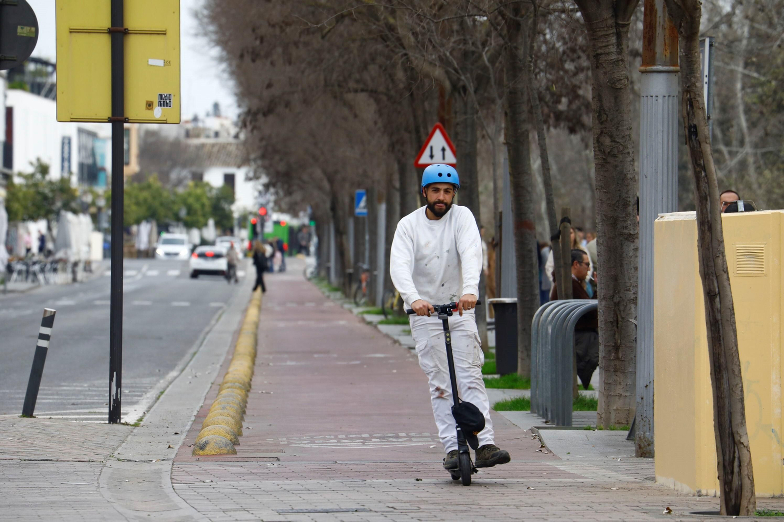 Primeros controles de la Policía a los usuarios de patinetes eléctricos en Córdoba